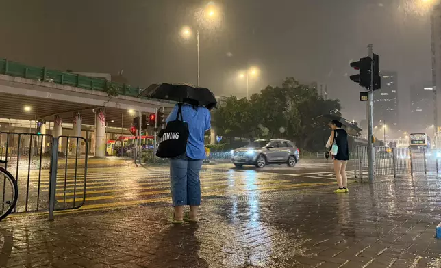 本港天氣持續不穩，天文台接連發出黃雨、紅雨、黑雨警告信號。巴士的報記者攝