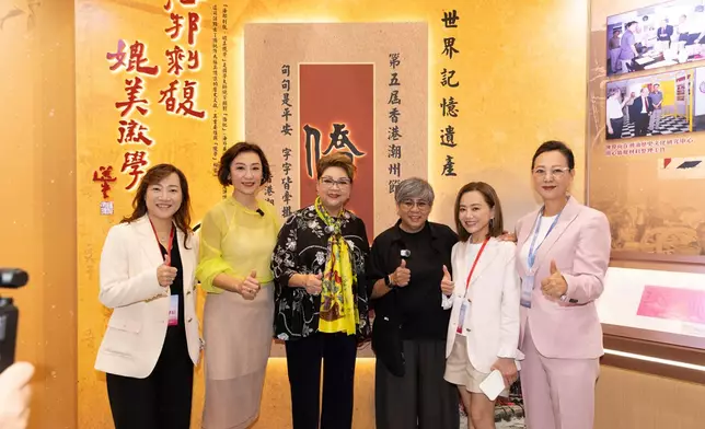 二人逛了不少潮州美食及文化攤位。