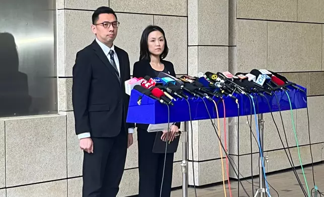 警方及廉署就全面調查大火成因及該屋苑大維修工程懷疑涉及貪污等事宜交待最新進展。巴士的報記者攝