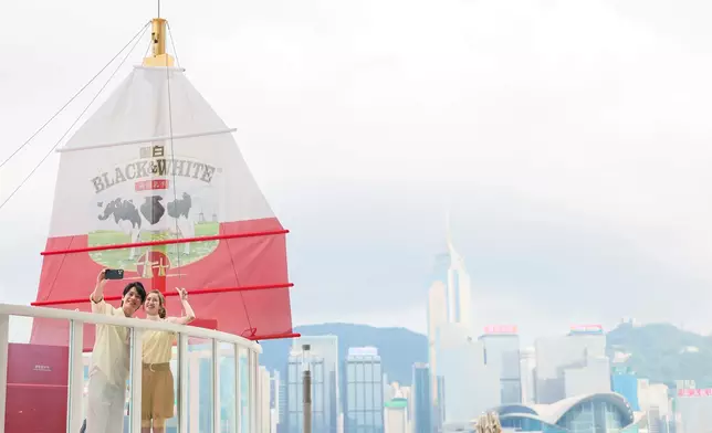黑白®維港帆影