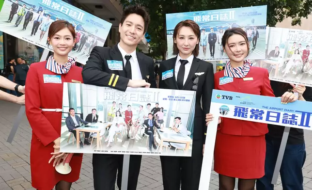 大家都好開心同市民近距離互動。