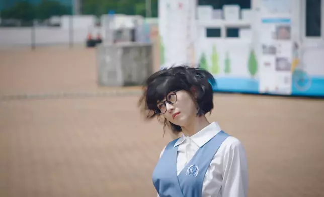 Carmen遭遊客誤當真女團求合照。