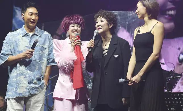 妹妹雪梨攜同一對仔女驚喜現身觀眾席，為家姐打氣。