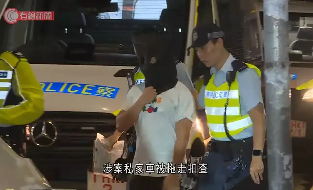凌晨1時許，警方在銅鑼灣耀華街及勿地臣街交界截查一輛寶馬私家車，車上39歲姓盧男司機涉嫌「酒後駕駛」被捕。有線新聞影片截圖