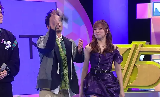 錢式「掟咪」已經逐步演變成動作場面，作為負責嘅主持，Eric Kwok同Desta真係身手渣啲都唔掂。