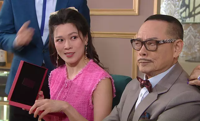 大小姐就變咗嬌俏千金，仲要萬千寵愛在一身。