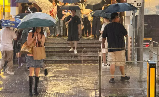 天氣 黃雨。巴士的報記者攝
