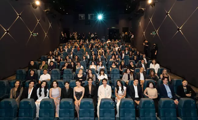一眾《THE SEASON》演唱盛裝出席首映禮。