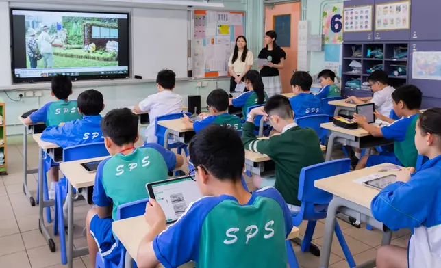 小六學生於中國語文視聽資訊評估試行e-TSA。香港考試及評核局提供