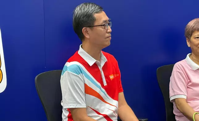 周觀法加入耆樂警訊十年來積極參與司儀活動和探訪義工活動。巴士的報記者攝