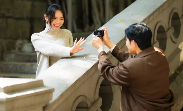 獨立歌手冼婉雯（Jess Sin）推出「現代愛情3部曲」最終章《有你就可以了》，以甜蜜溫馨為主題，為這個系列畫上完美句號。