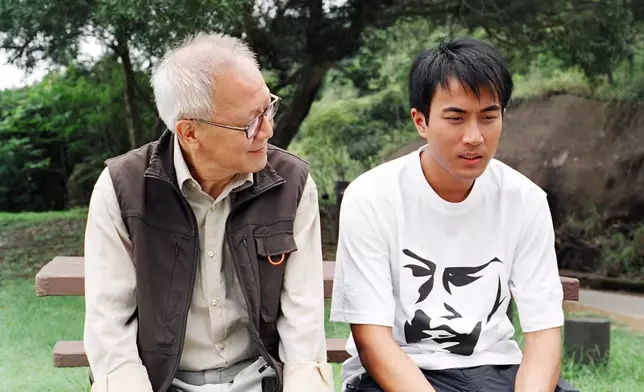 King Sir飾演中學退休校長。