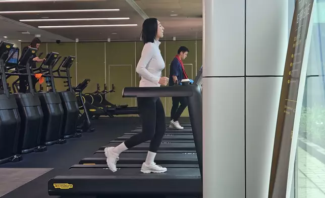 高海寧身形同笑容都係咁完美。