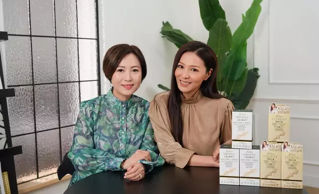 滕麗名與NeoYouth創辦人Sara Chan已合作四年，經常都分享保養心得。