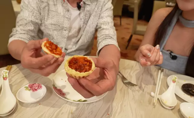 叉燒酥用法國果仁及西班牙伊比利亞豬作餡料。
