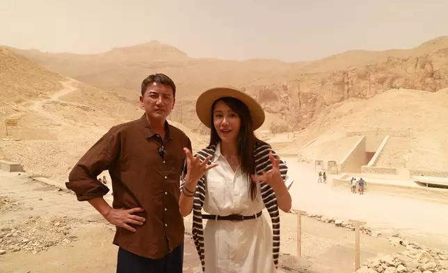 翠如同Tony走訪帝王谷探秘。
