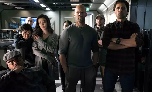 《極悍巨鯊2》（圖片提供：Warner Bros. Pictures l HBO Max）