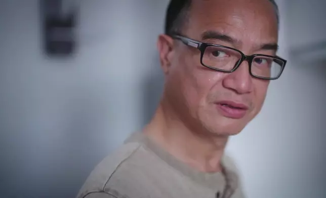 但其實「被拒絕於門外」的爸爸，依然事事關心。