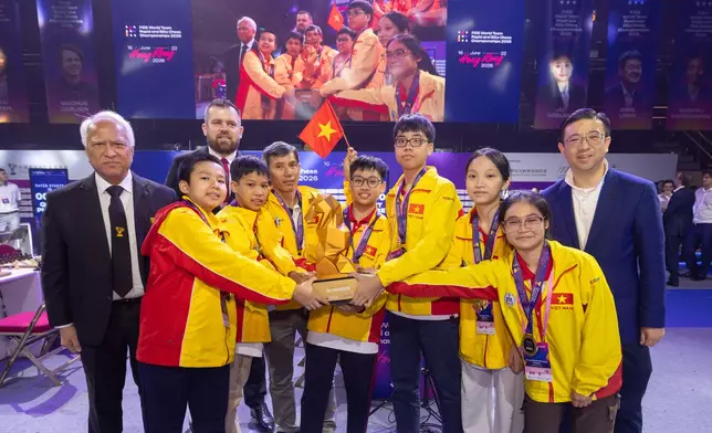 同步上演的首屆FIDE世界業餘團體快棋國際象棋錦標賽亦圓滿舉行。由香港棋手組成的Hong Kong Young Dragons則贏得季軍。