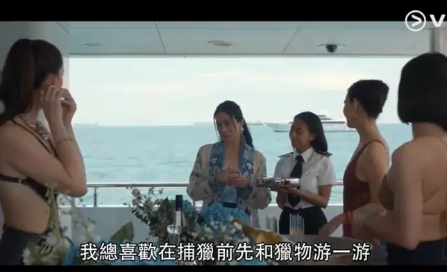 林嘉欣泳裝上陣。