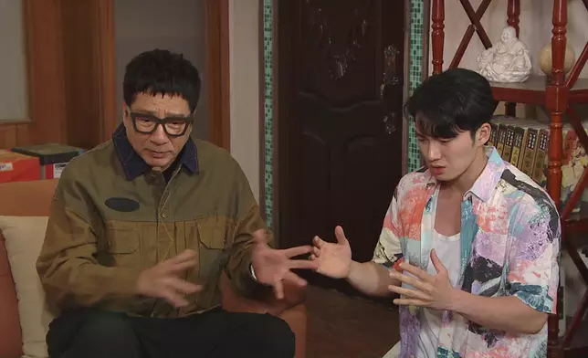 二人不時又相敬如賓。