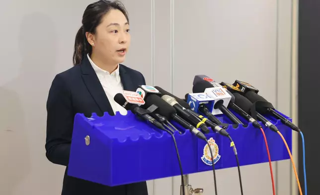 警方屯門警區刑事總督察莊婉娜向傳媒簡報案情。