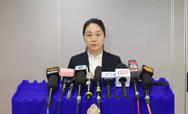 警方屯門警區刑事總督察莊婉娜向傳媒簡報案情。