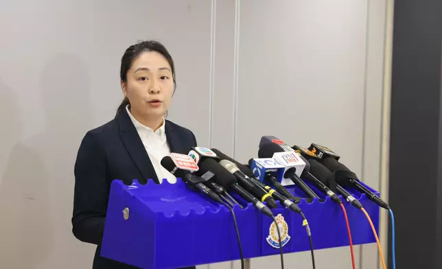 警方屯門警區刑事總督察莊婉娜向傳媒簡報案情。