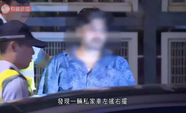 14歲非華裔少年疑遵醉酒父親指示駕車接載 ，涉無牌駕駛被捕。有線新聞截圖