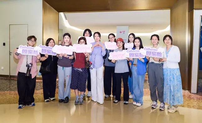 周家怡主演《媽樣年華》率先亮相，她感謝文創處讓她走到更遠的地方與上海觀眾交流。