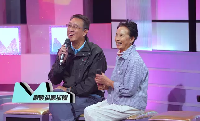 嚴駿祺父母到場應援。