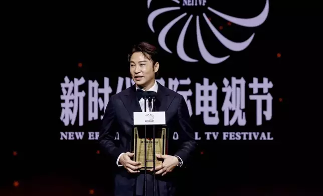 他憶起初拍時裝劇被導演批評「成日皺眉頭」，自此用心鑽研，並感謝TVB珍姐、監製鍾澍佳及對手佘詩曼等團隊支持。