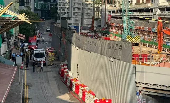 6月25日在鰂魚涌濱海街一地盤內發現的疑似炸彈，爆炸品處理課人員檢查後，確認可以安全移離，無即時危險。FB圖片