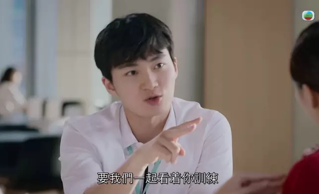 呢啲「我叉住你」嘅動作真係好小學雞。