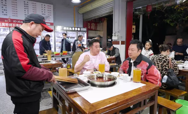 最後結帳，兩人狂掃了180支竹籤。