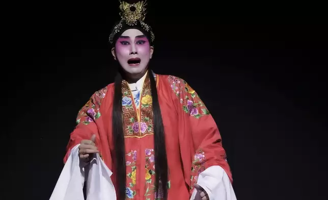 首場賈寶玉王志良聲淚俱下演出，觀眾都融入戲中。