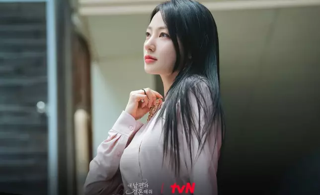 宋昰昀因在韓劇《和我老公結婚吧》中飾演反派而人氣爆棚。tvN Drama圖片