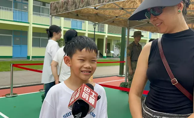 Jasper和媽媽Sandy。巴士的報記者攝