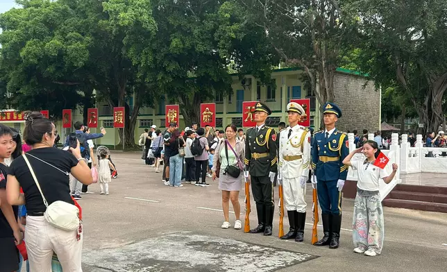 解放軍駐港部隊開放日。巴士的報記者攝