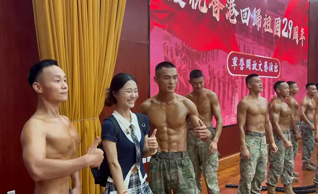 解放軍駐港部隊開放日。巴士的報記者攝