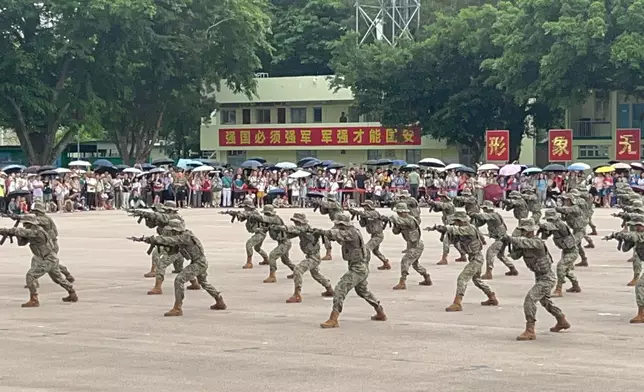 解放軍駐港部隊開放日。巴士的報記者攝