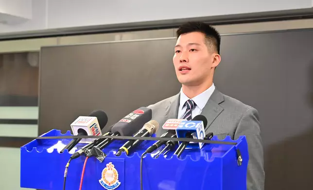 警方西區警區重案組高級督察郭愉勤向傳媒簡報案情。
