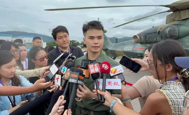 駐香港部隊空軍少校梁智藝。巴士的報記者攝