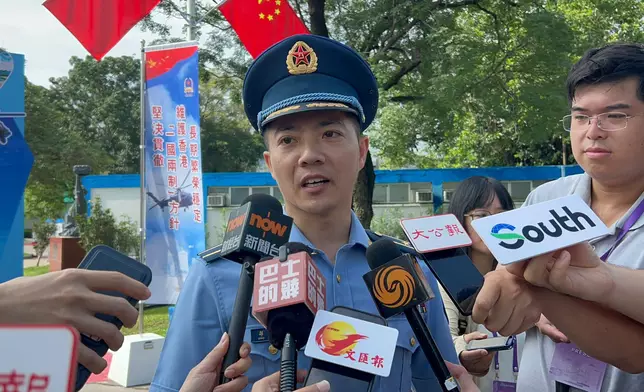 駐香港部隊空軍少校邵磊。巴士的報記者攝