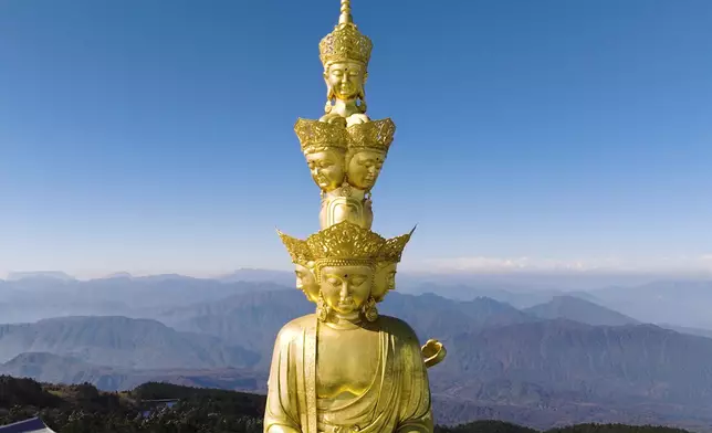 峨眉山嘅景色真係好壯麗。