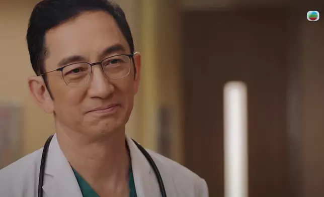 吳啟華真係一行出嚟就醫生咁款。