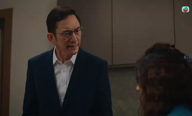 嚴厲控制狂嘅啟華哥