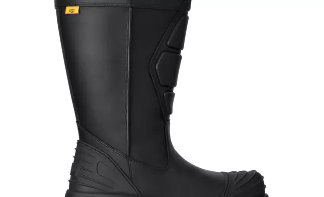 UGG® 威利·查瓦里亞 Guard 靴（800美元） AP圖片