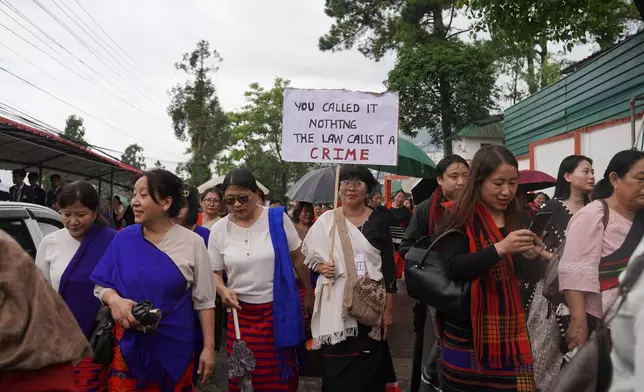 周五（2026年6月19日），在印度東北部那加蘭邦首府科希馬，那加族原住民參與一場抗議針對女性性暴力案件增加，並要求為受害人伸張正義的示威活動。(美聯社圖片/Yirmiyan Arthur) AP圖片