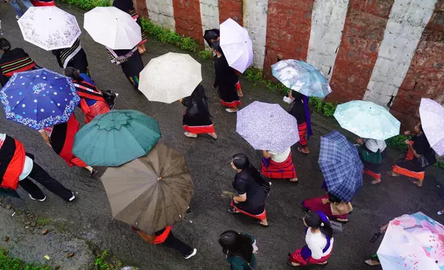 周五（2026年6月19日），在印度東北部那加蘭邦首府科希馬，那加族原住民參與一場抗議針對女性性暴力案件增加，並要求為受害人伸張正義的示威活動。(美聯社圖片/Yirmiyan Arthur) AP圖片
